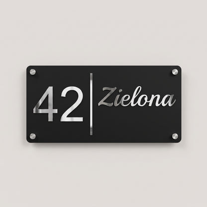 Czarna tabliczka, srebrne litery