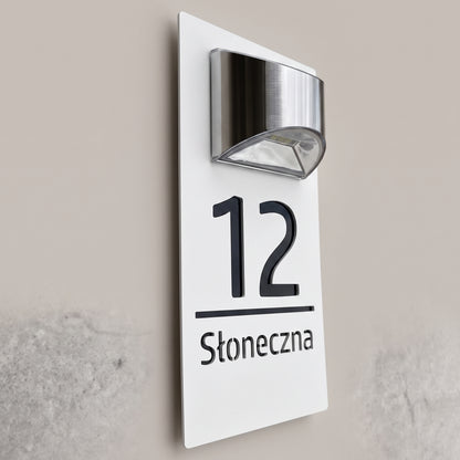 Biała tabliczka, czarne litery